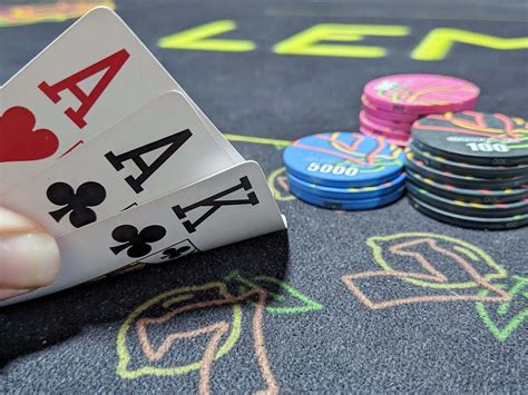 what is crazy pineapple poker.